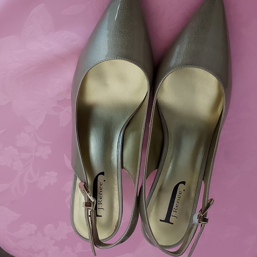 J Renee gold shoes size 9M